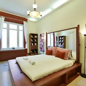 Apartment Ultra At Synagogue, Budapest