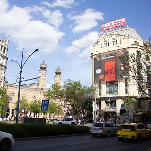 Apartment Luxury Downtown 3 Bedroom By Synagoge With Beautiful View, Budapest
