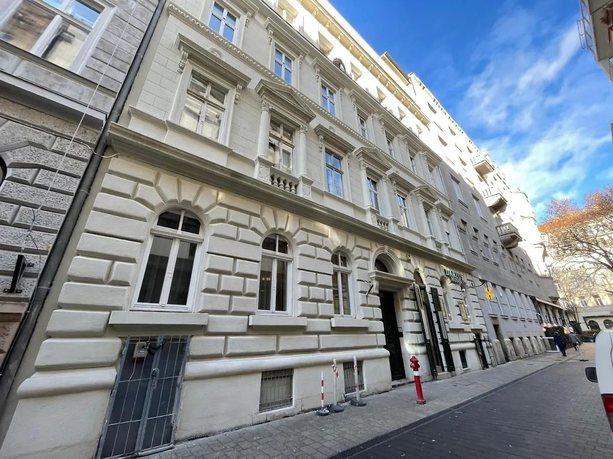 Colton Budapest Paulay Apartment
